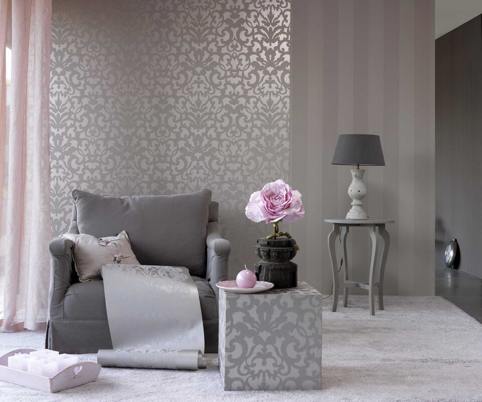 Combination of wallpapers in the interior