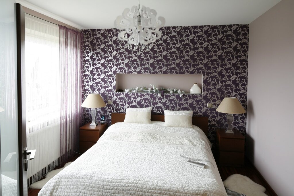 Combination of wallpapers in the bedroom