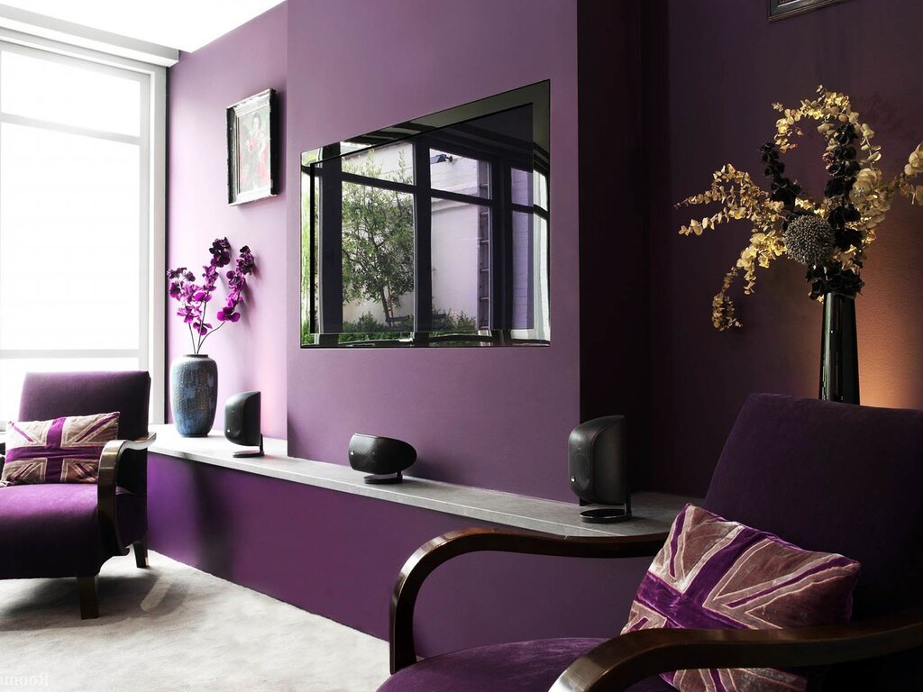 The combination of orange and purple in the interior