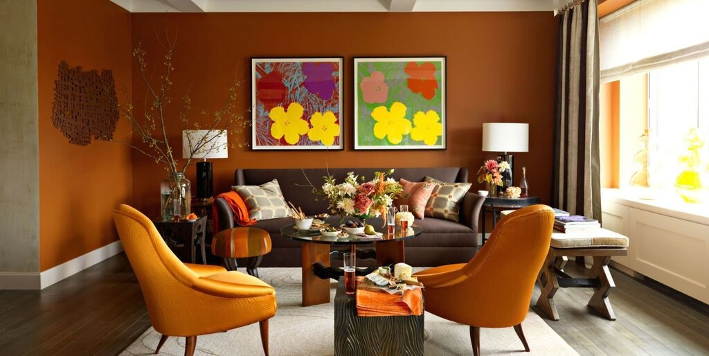 The combination of orange and green in the interior