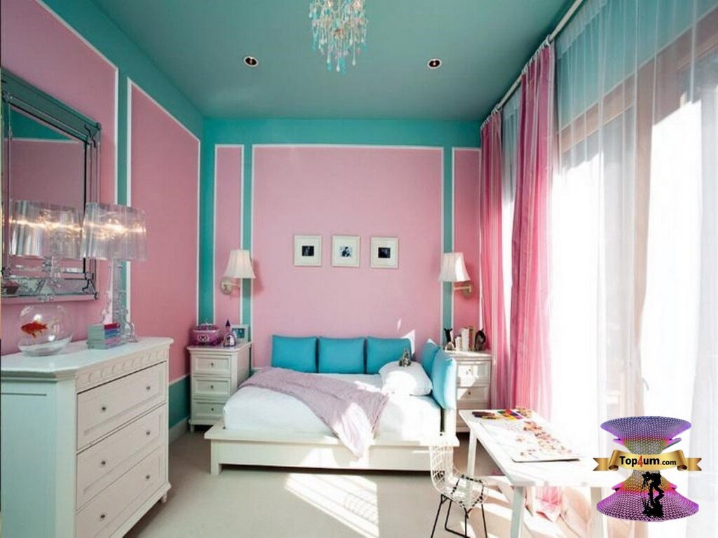 The combination of pink and turquoise in the interior