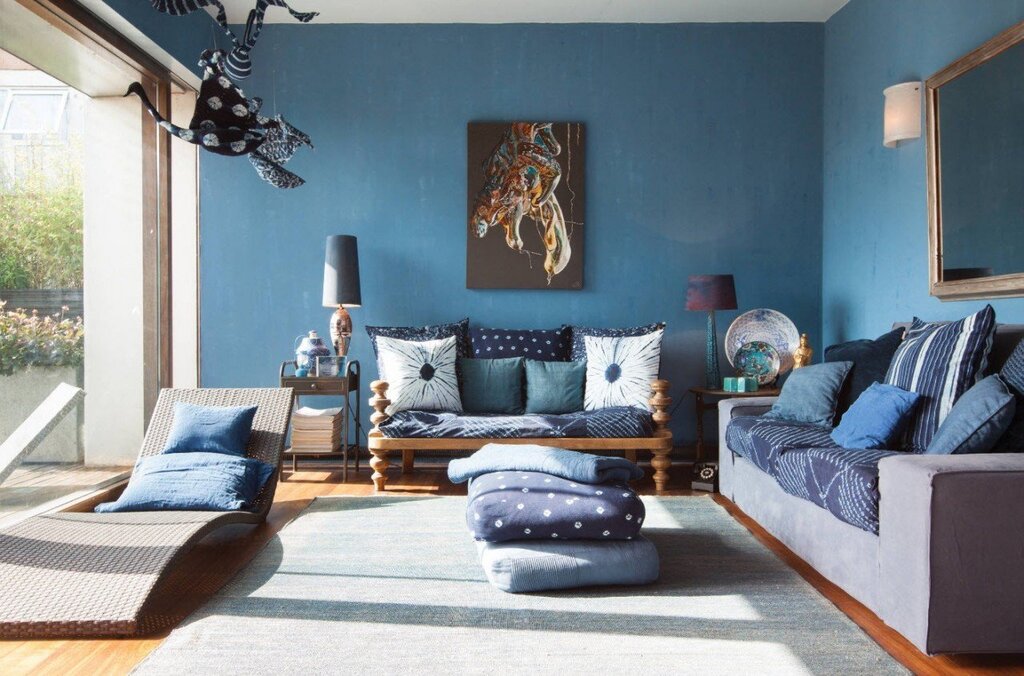 The combination of gray and blue in the interior