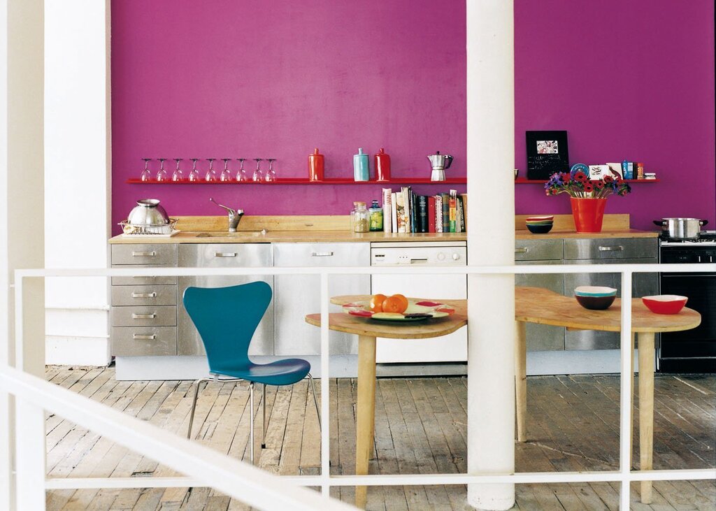 The combination of fuchsia colors in interior design