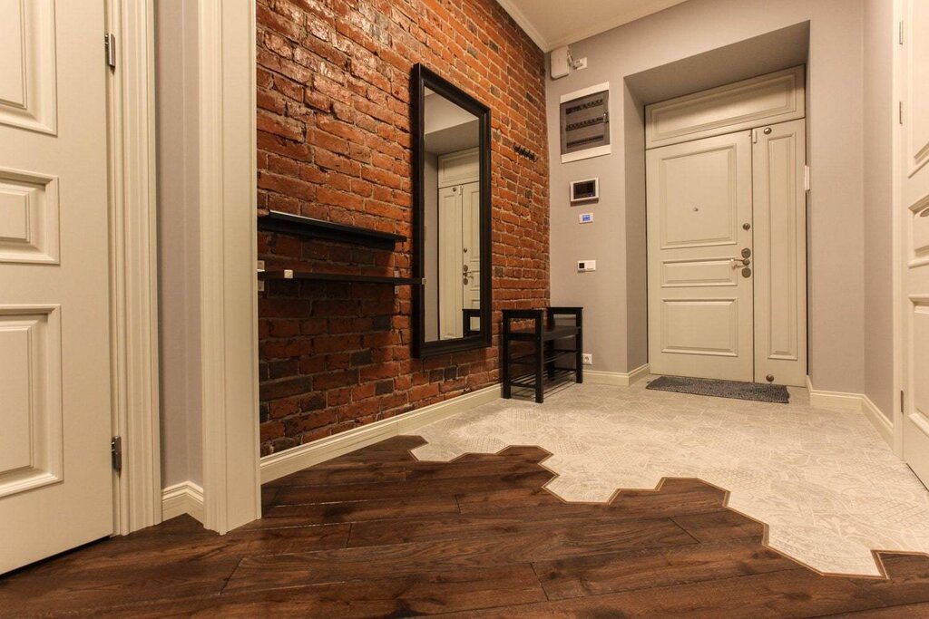 Combining tile and laminate in the hallway