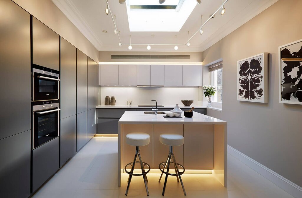 Modern kitchen up to the ceiling