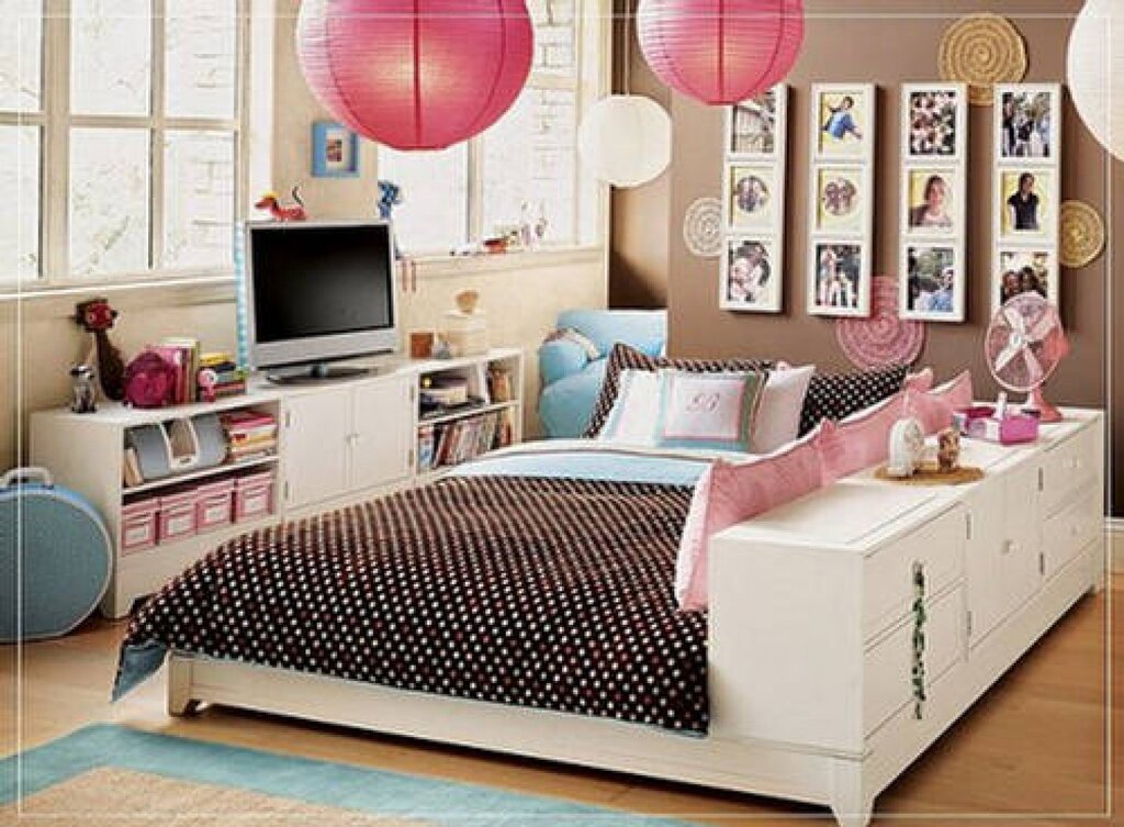 A teenage girl's bedroom