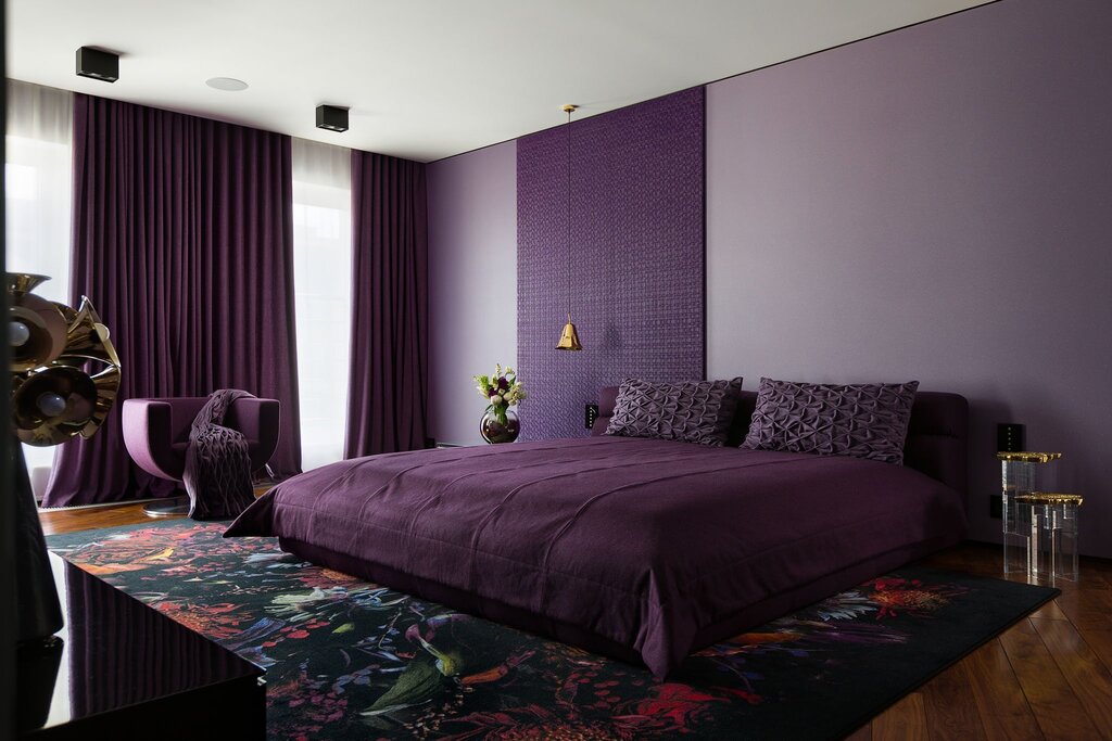 A bedroom in lilac tones