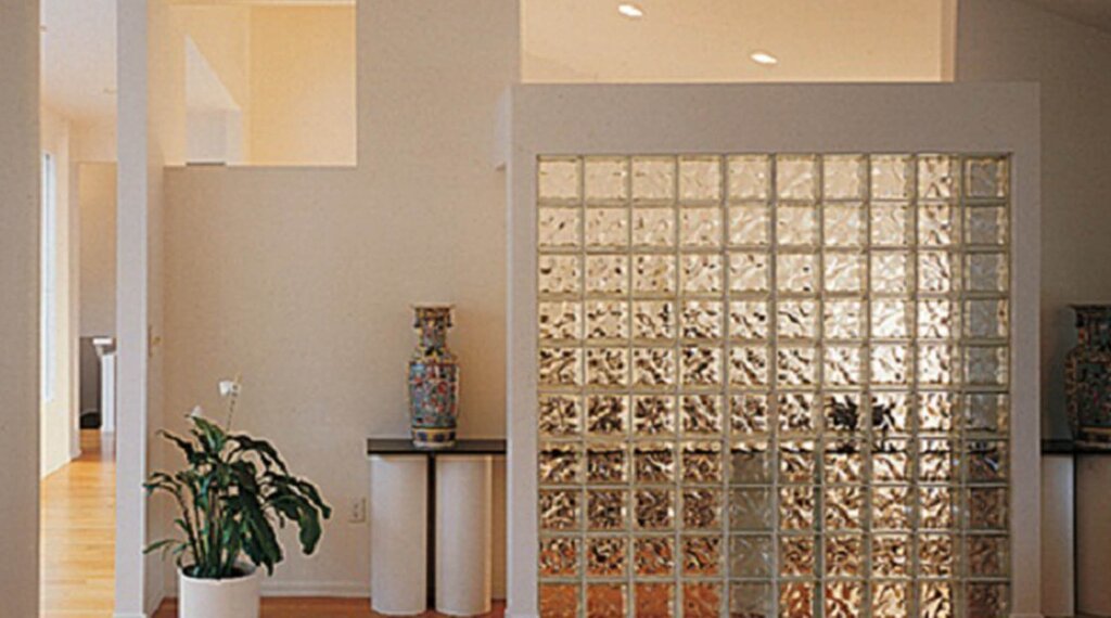 Glass blocks in the interior partition walls