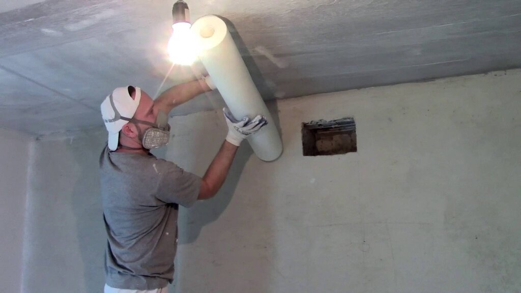 Fiberglass wallpaper on the ceiling for painting 48 фото