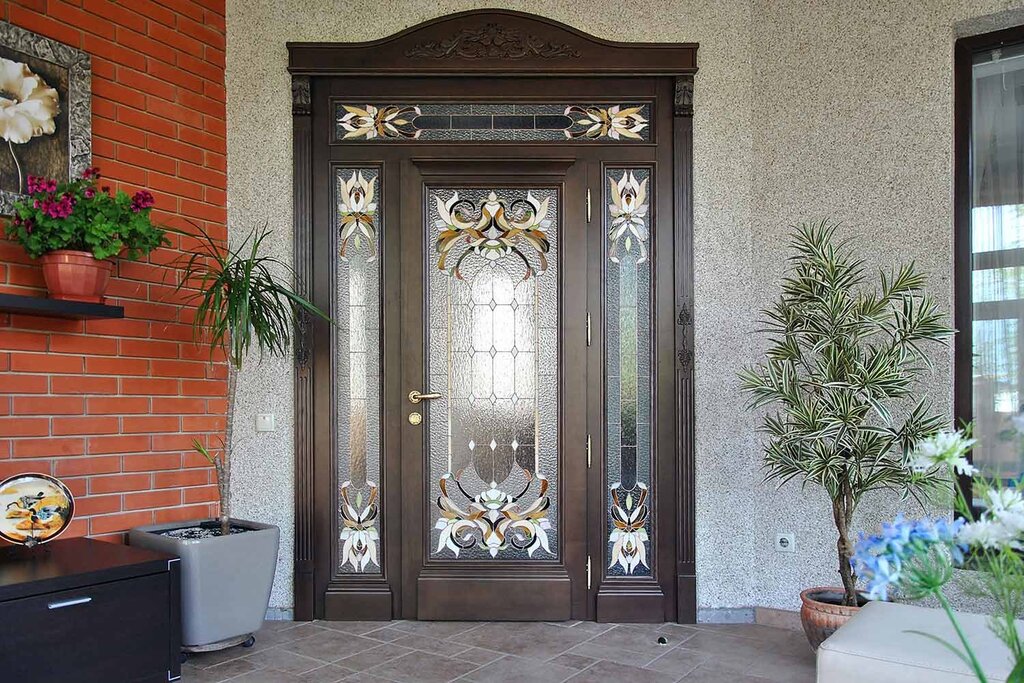 Glass door to the hallway