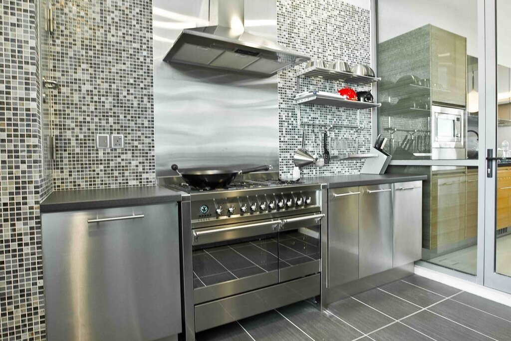 Glass tile for the kitchen