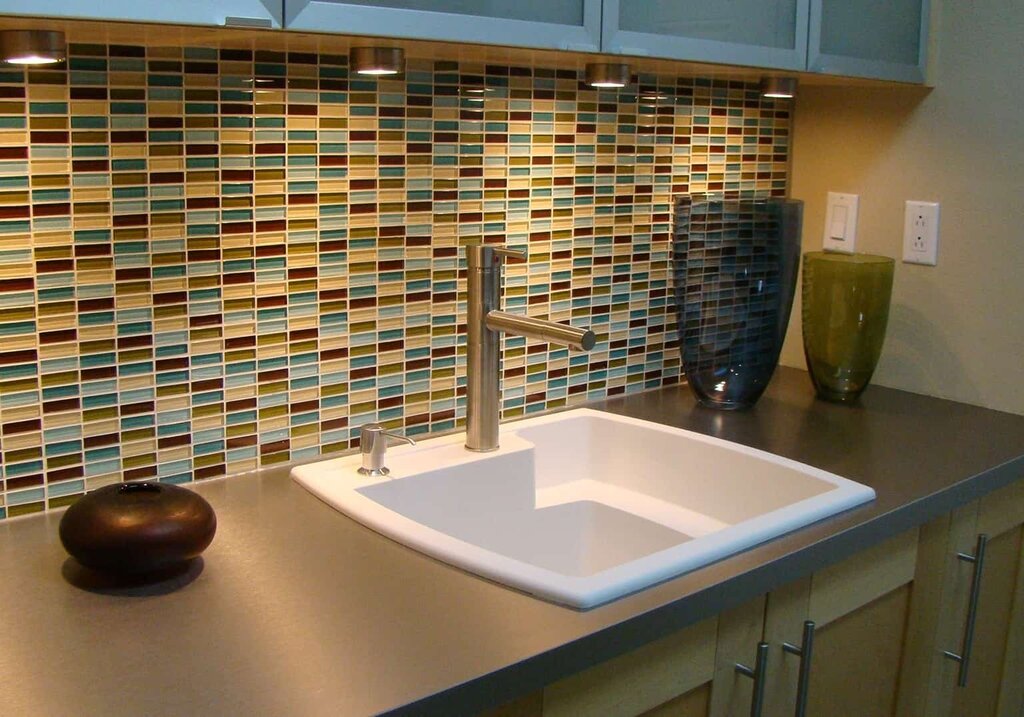 Glass tile for the kitchen backsplash 31 фото