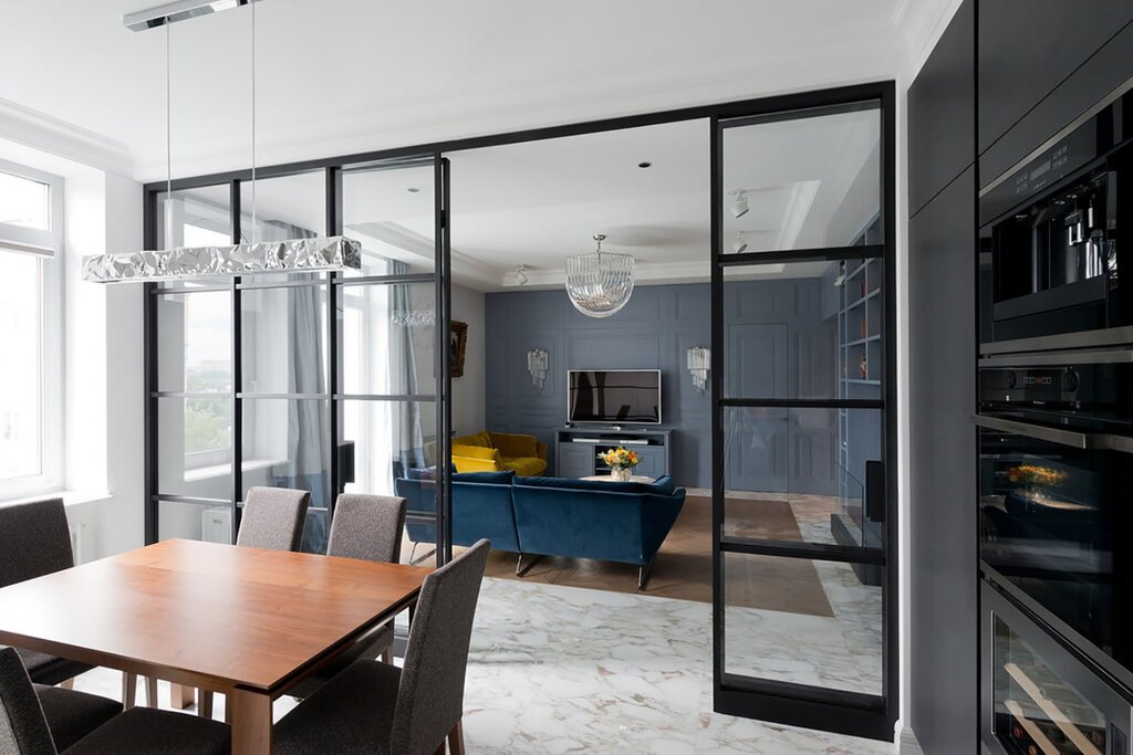 Glass partitions in the apartment interior