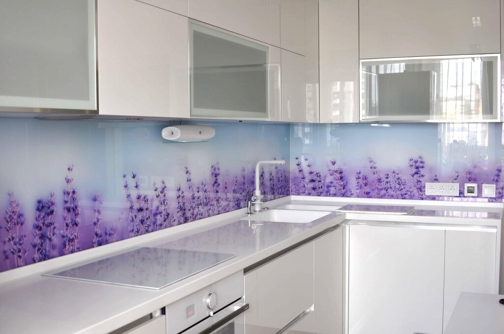 Glass backsplash for the kitchen