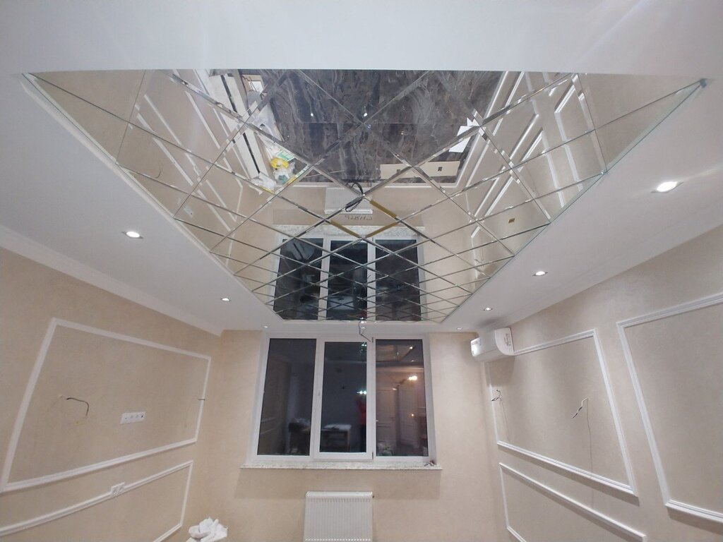 Glass suspended ceiling