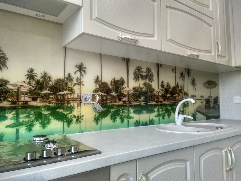 Glass panel for the kitchen