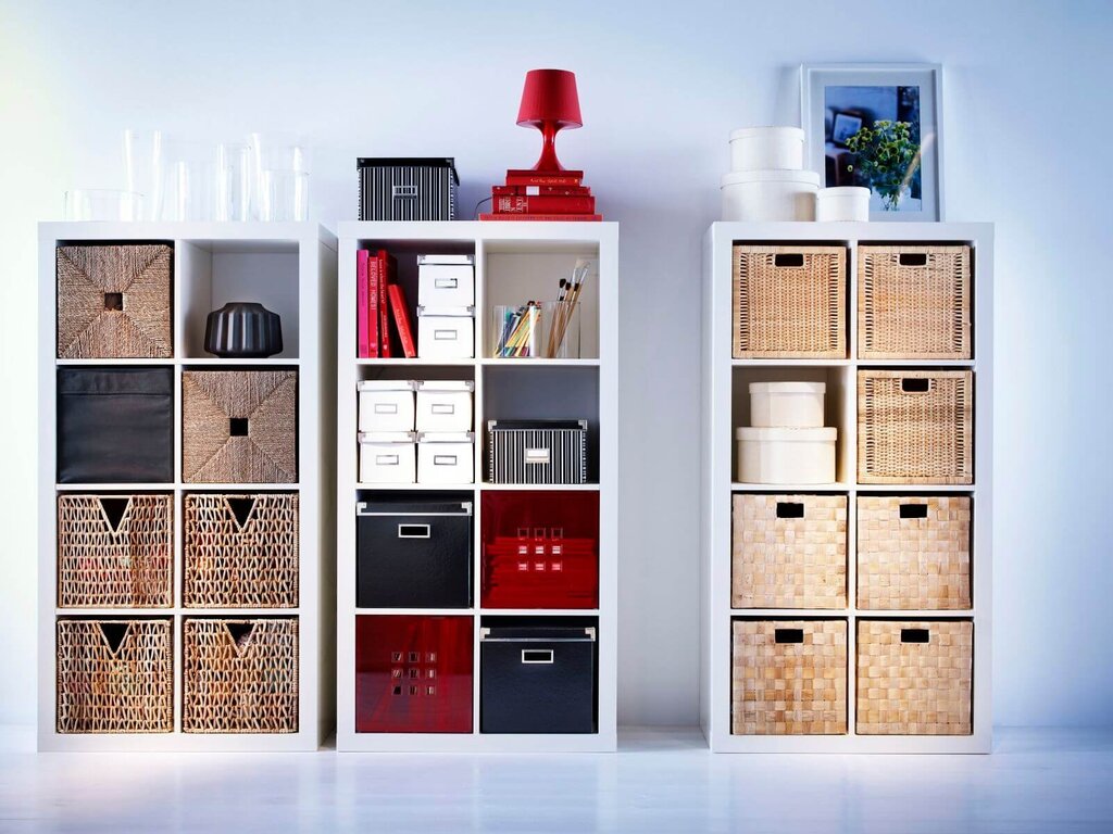 Shelving unit with storage boxes