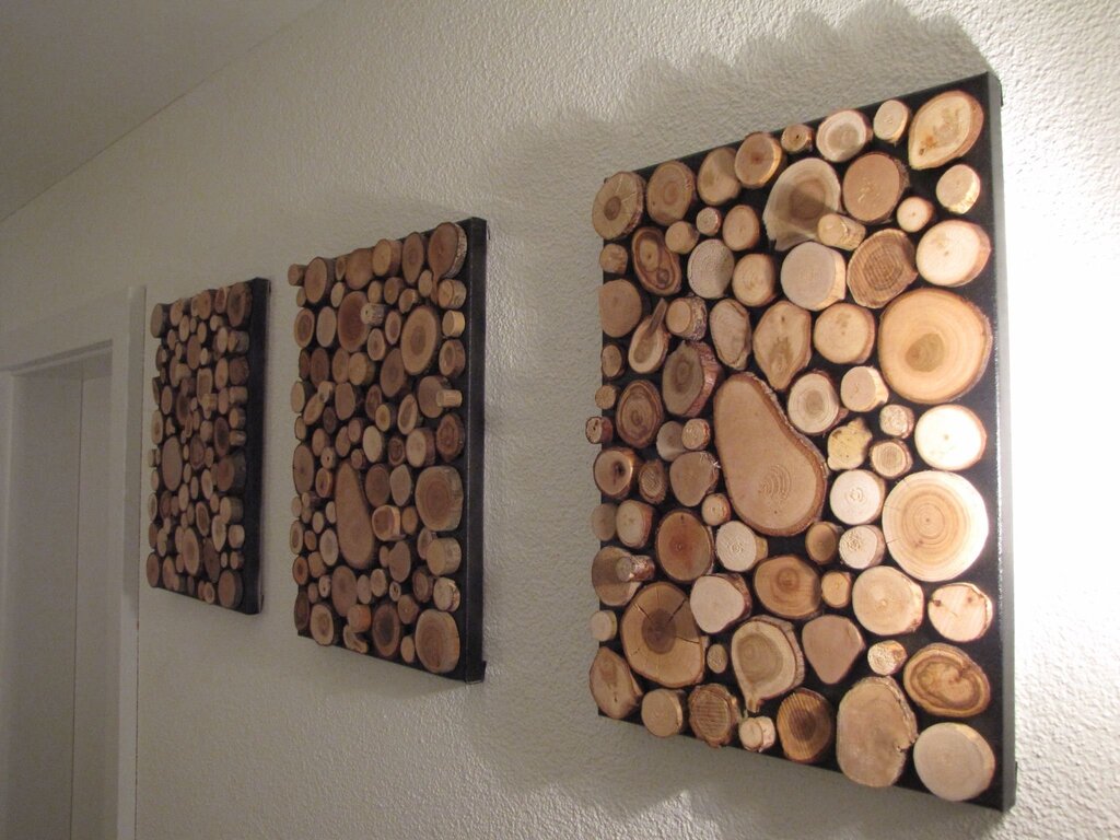 A wall made of wood slices