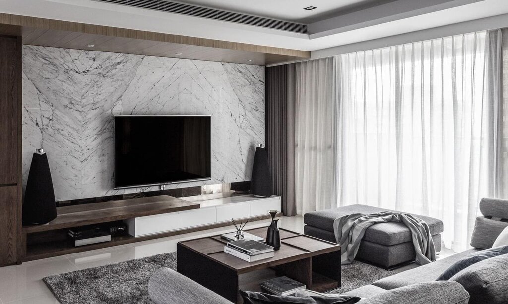 Walls made of marble in the apartment