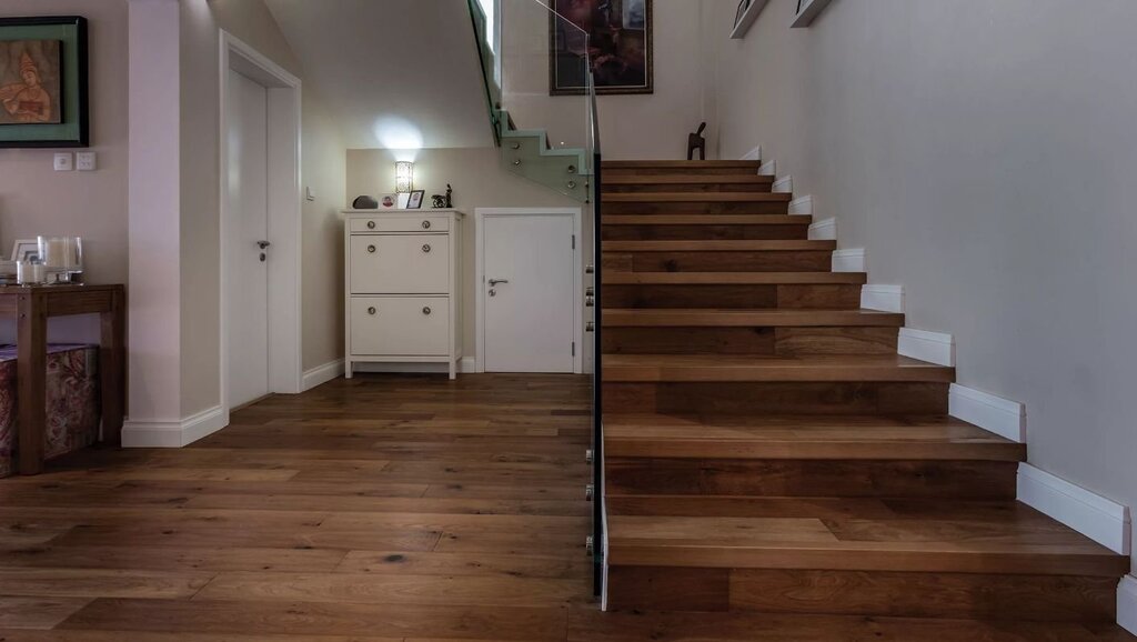 The junction of the staircase and the floor