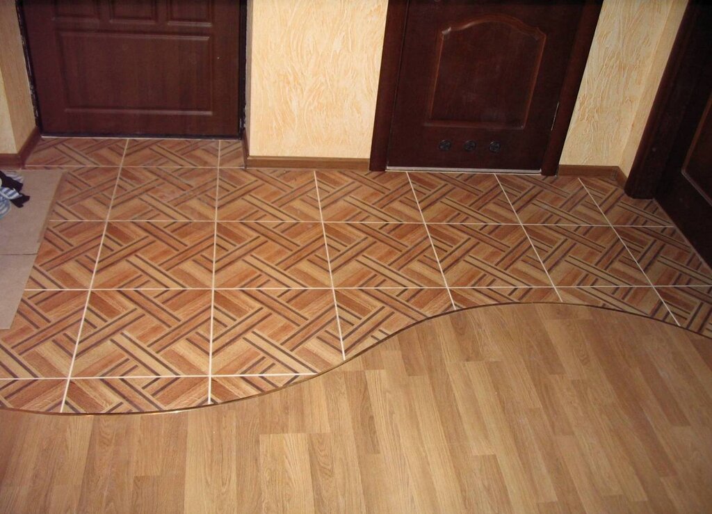 The junction of tile and linoleum in the corridor