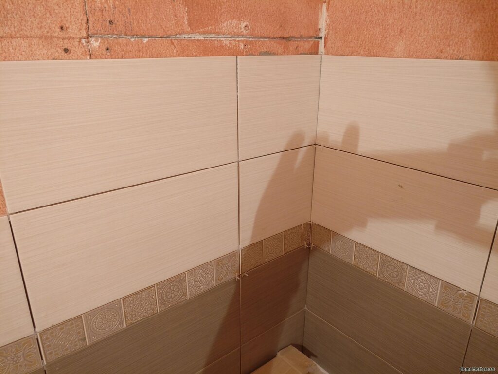 Tile joints at the corners