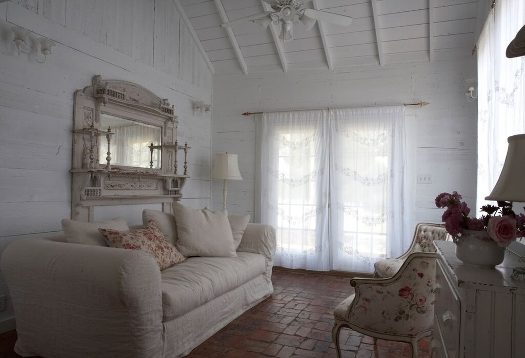 Shabby chic style in apartment interiors 23 фото