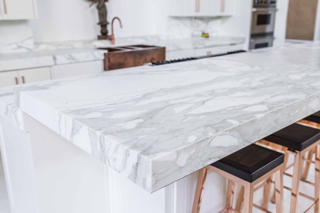 Marble-effect countertop