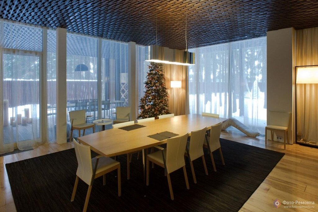 Dining room with panoramic windows