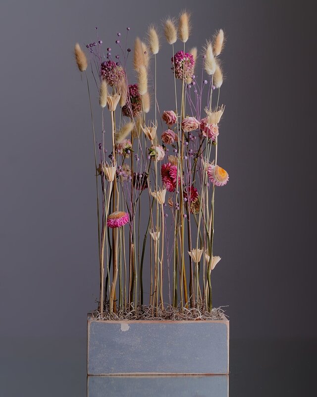 Dried flowers in the apartment interior