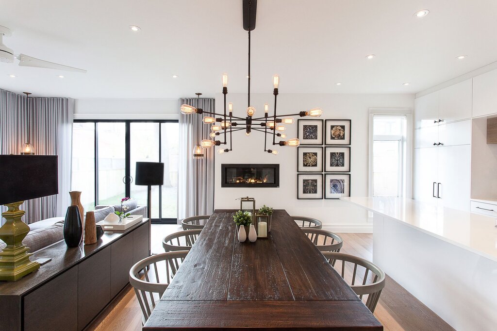 The light above the dining table