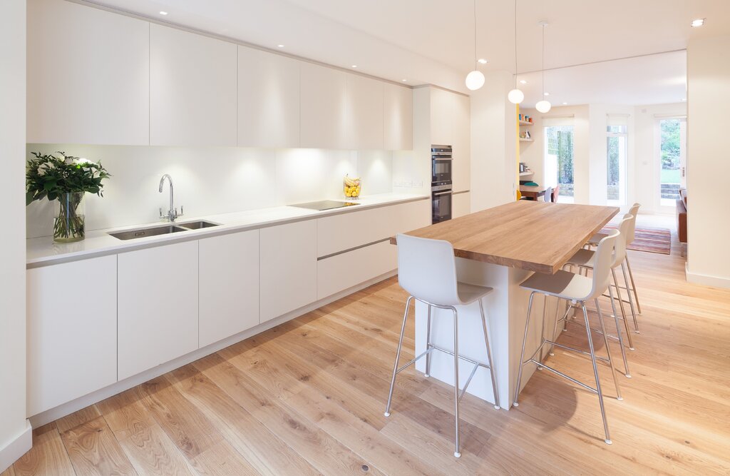 Light laminate in the kitchen