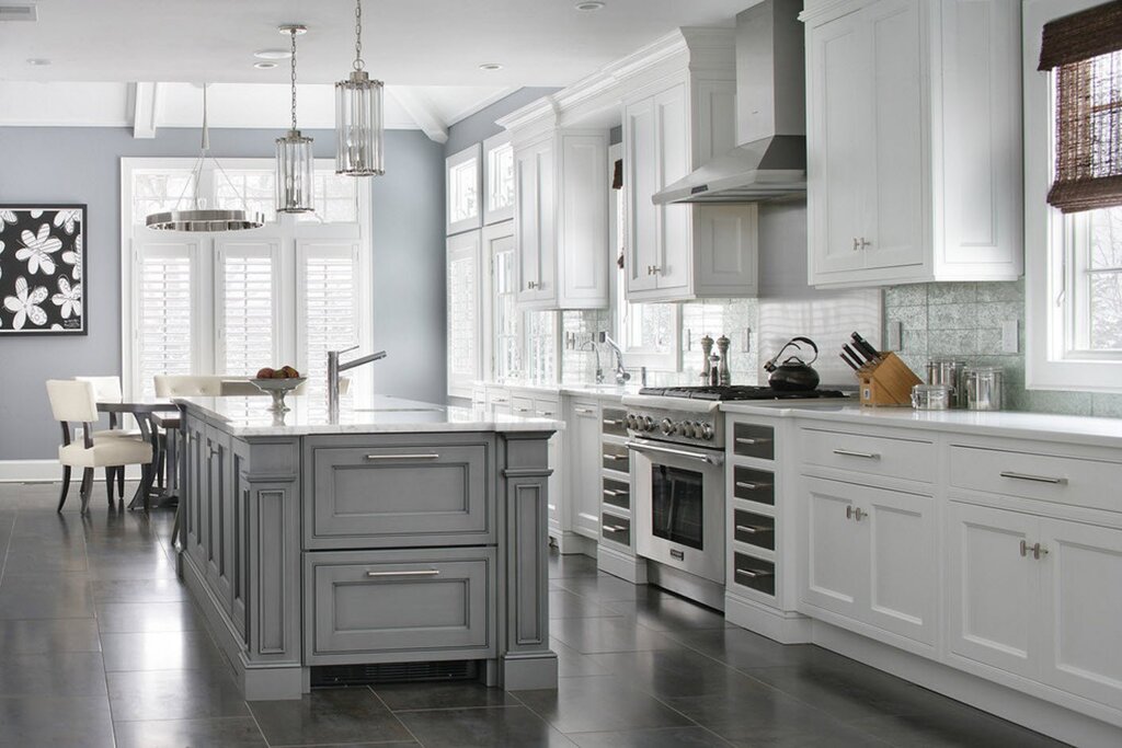 Light gray kitchen set