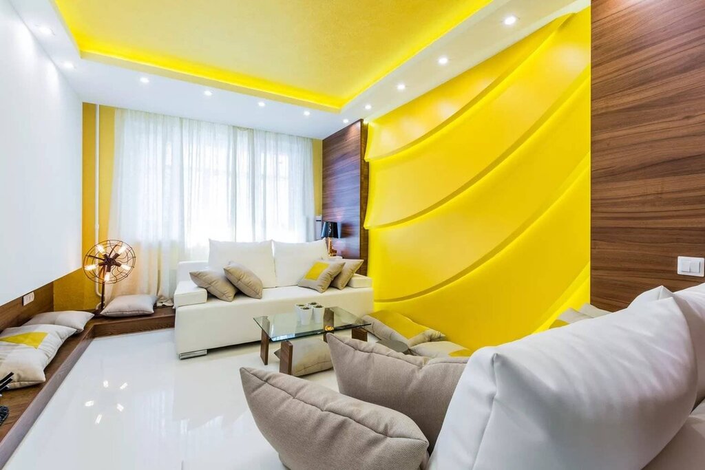 Light yellow wallpaper in the interior