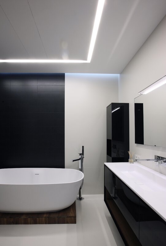 Light lines in the bathroom