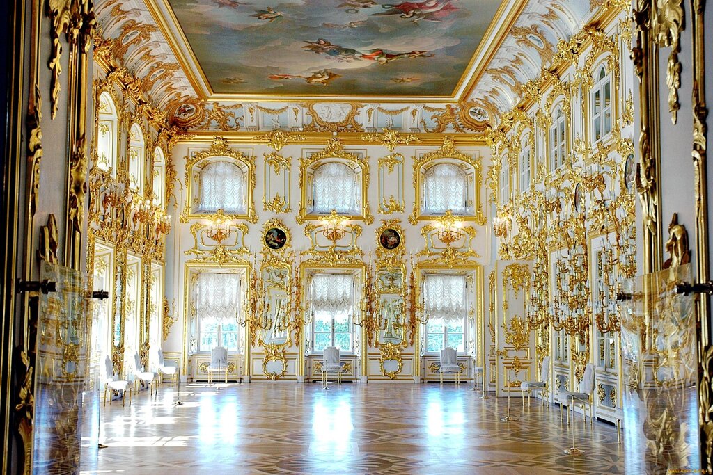 The dance hall of the Peterhof Palace