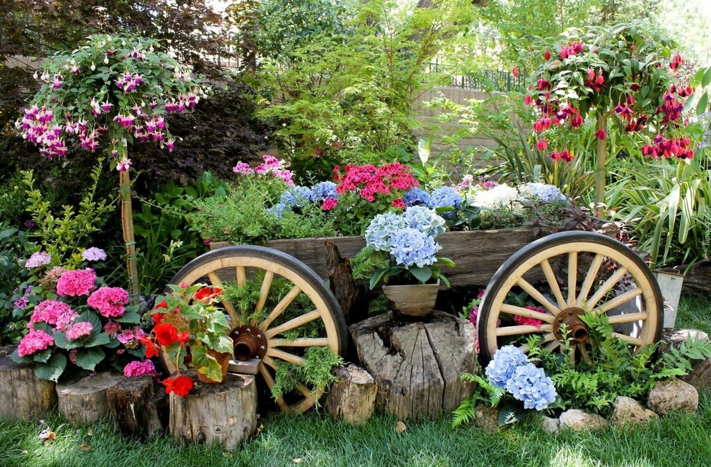 Decorative cart for the garden