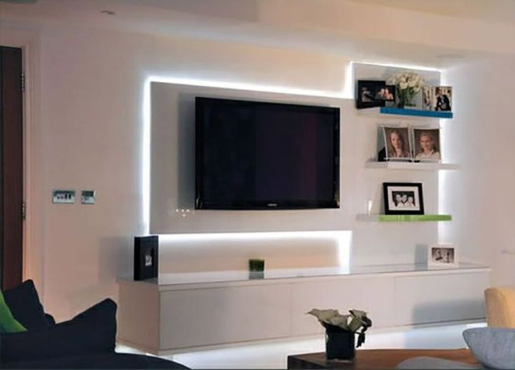 Wall-mounted TV