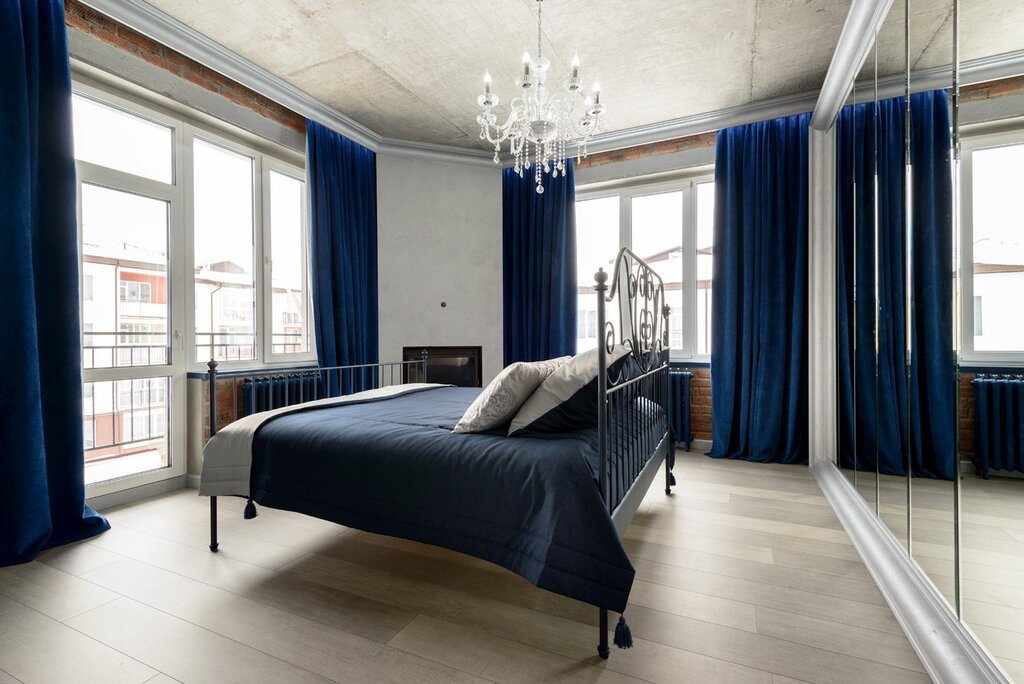 Dark blue curtains in the interior