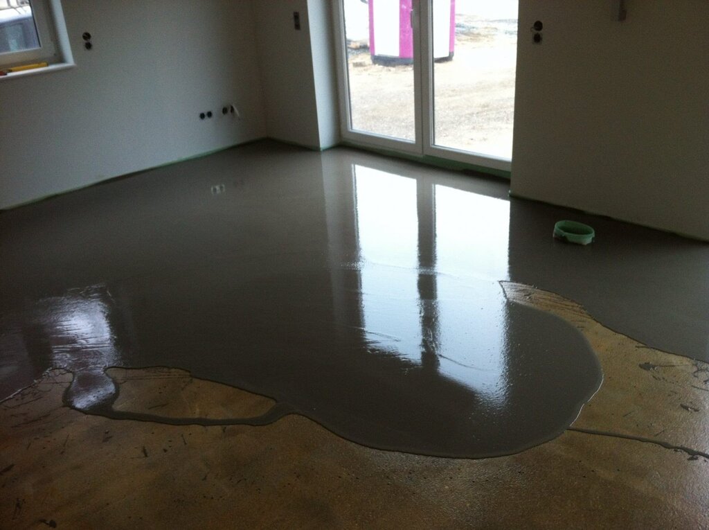 Polymer self-leveling floor