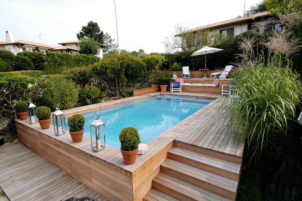 Terrace with a pool