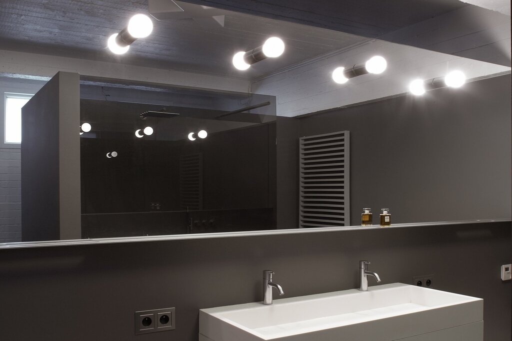 Recessed lights in the bathroom