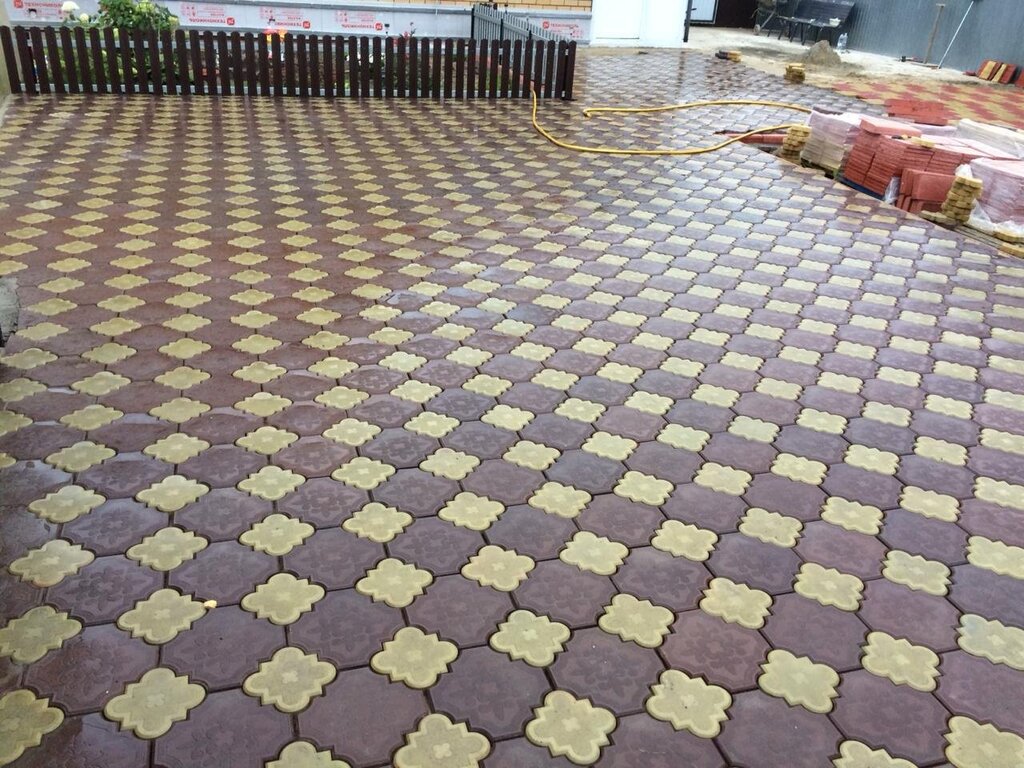 Clover paving tiles