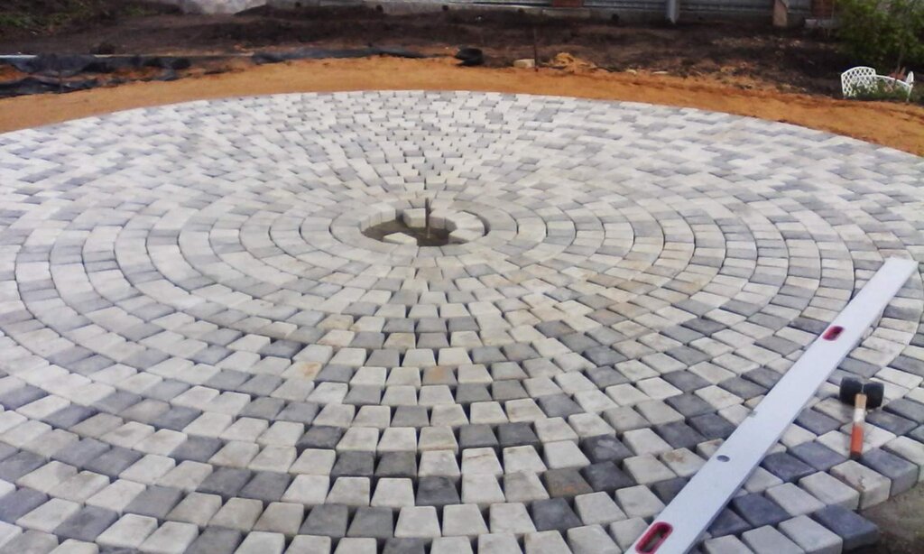 Paving slab circle