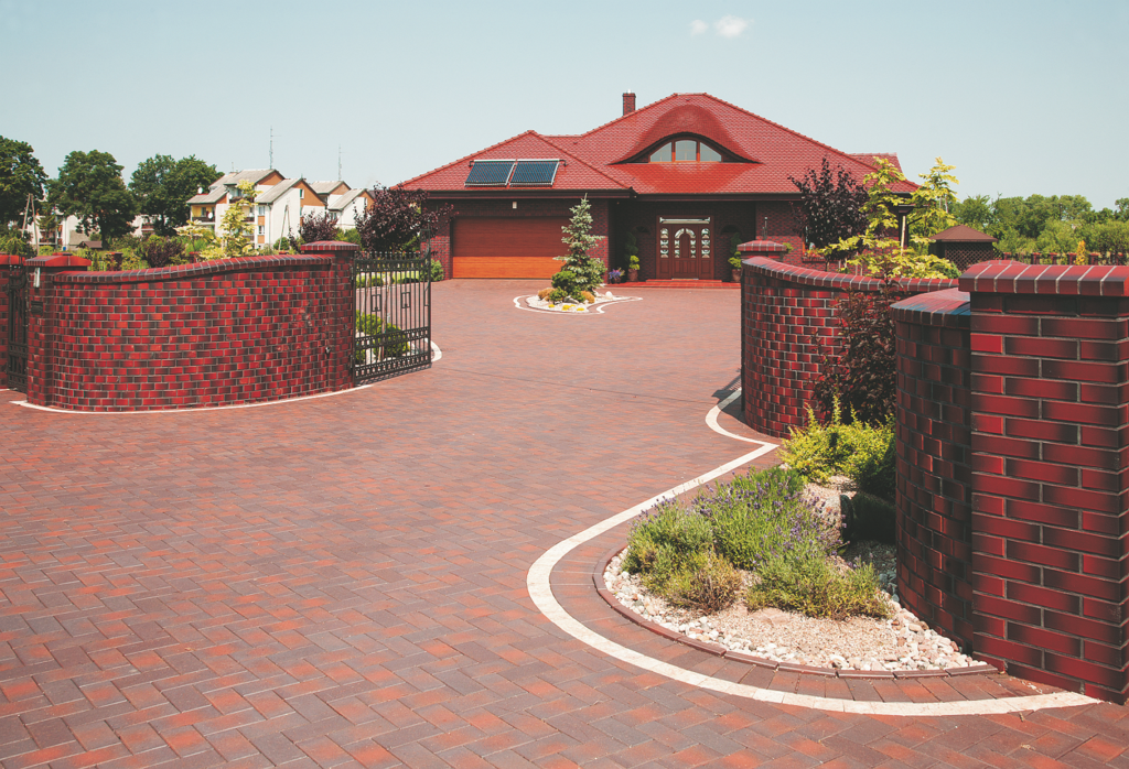 Paving stones in front of the garage 53 фото