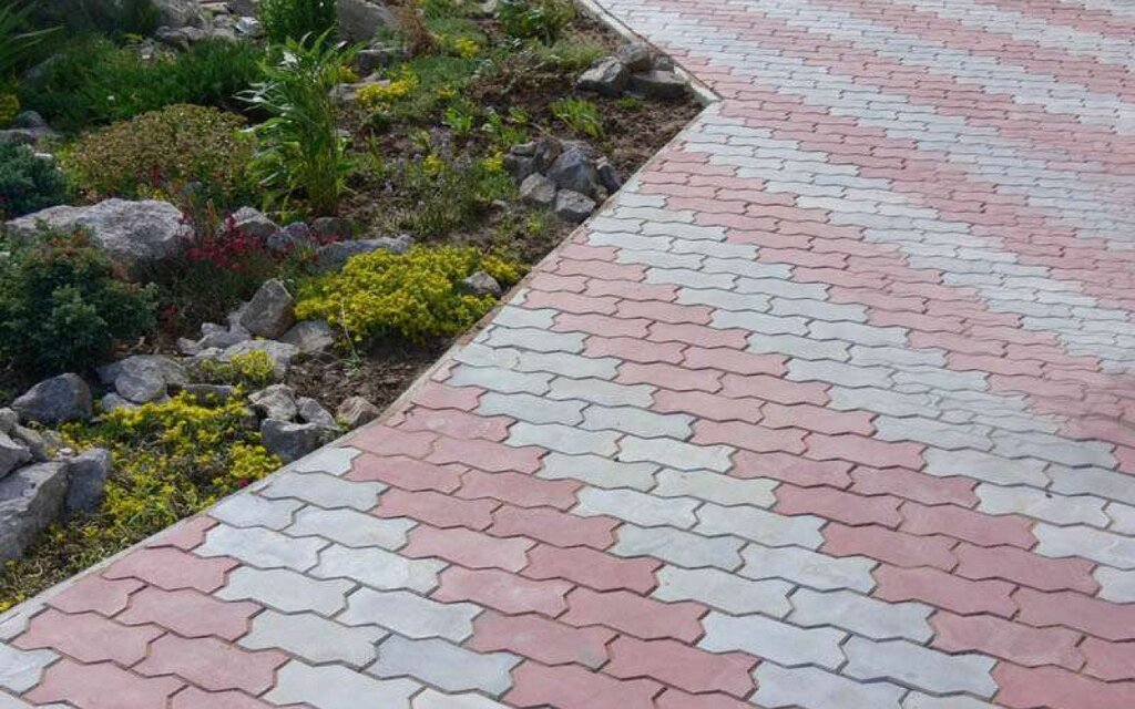 Wave paving slab