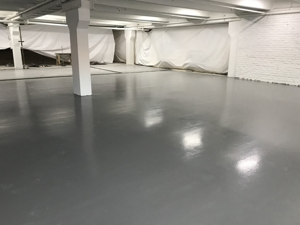 Self-leveling cement floor