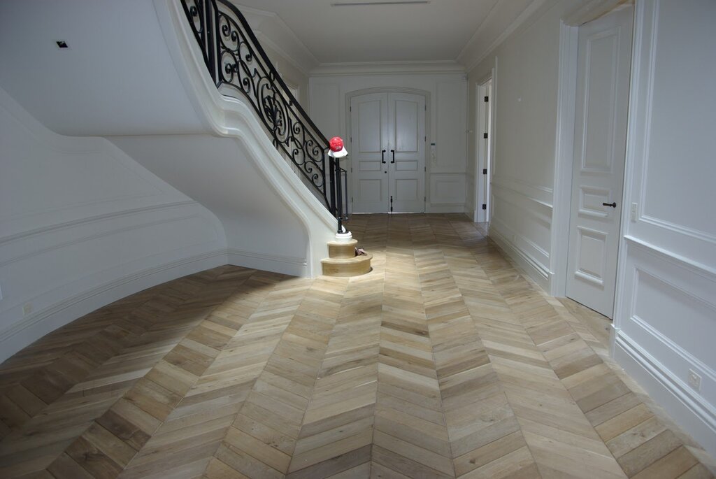 Sanding of parquet boards