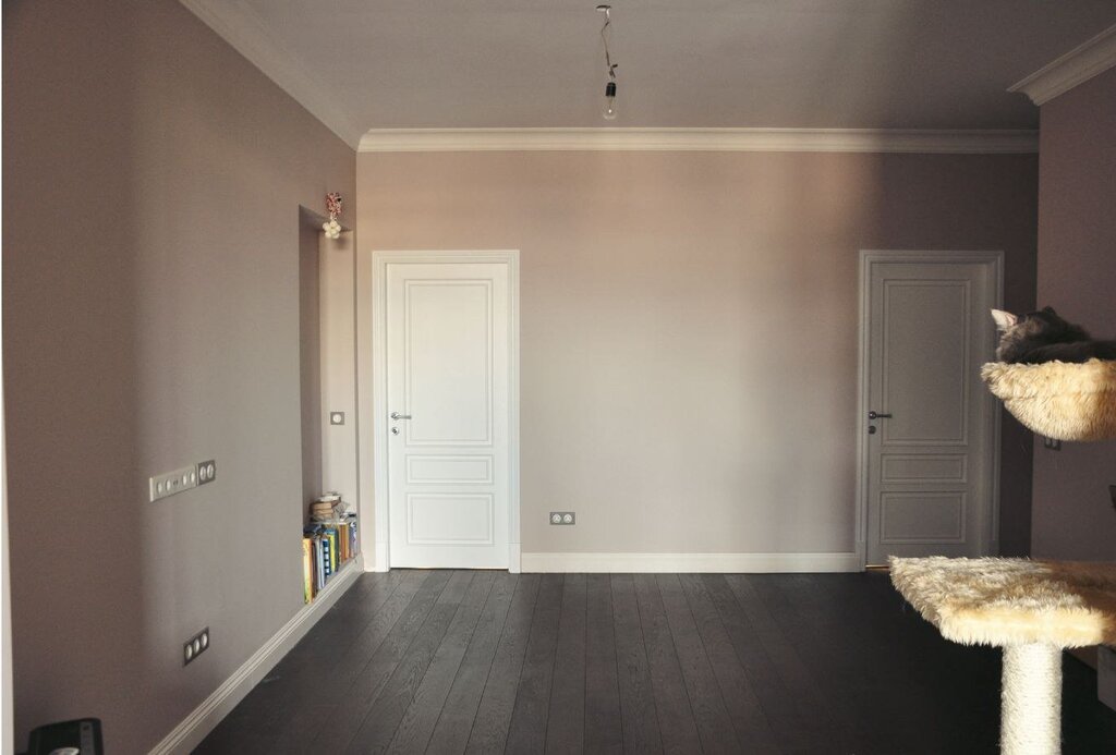 The color of the walls for a dark floor