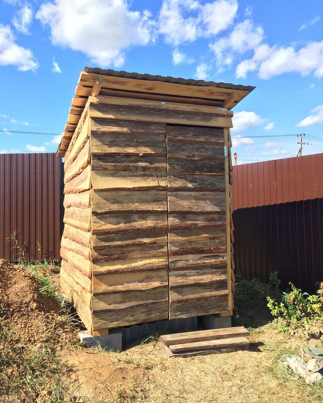 Toilet made of unedged board